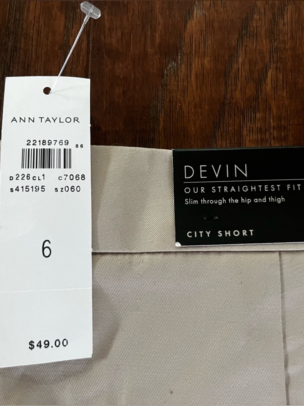 NWT! Ann Taylor Devin City Short in Tan/Beige - Picture 3 of 7
